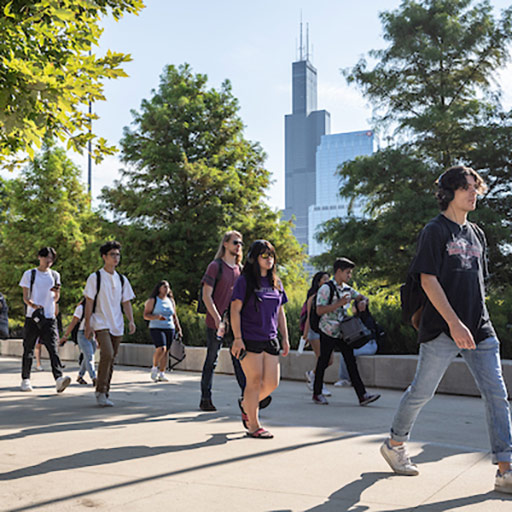 UIC students returning to campus for the first week of the fall semester