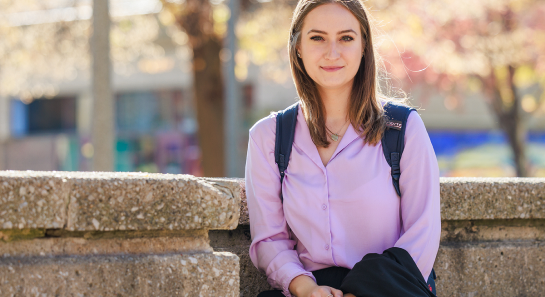 Female UIC student